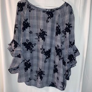 ROZ & ALI 3/4 LENGTH RUFFLED SLEEVE BLOUSE